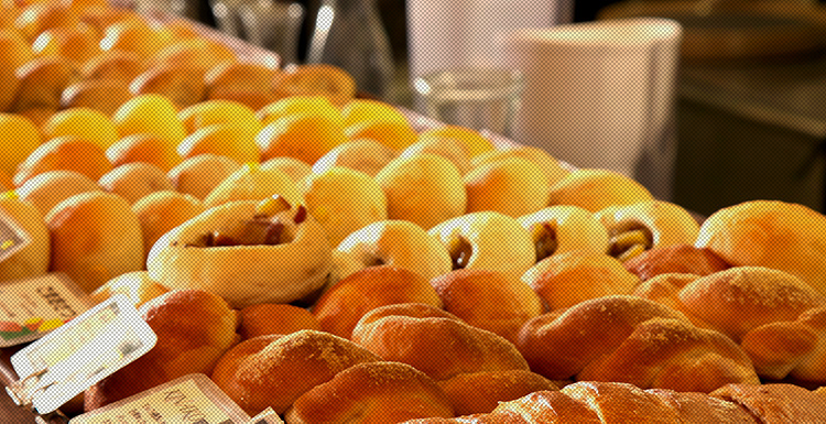 写真:自家製焼き立てパン
